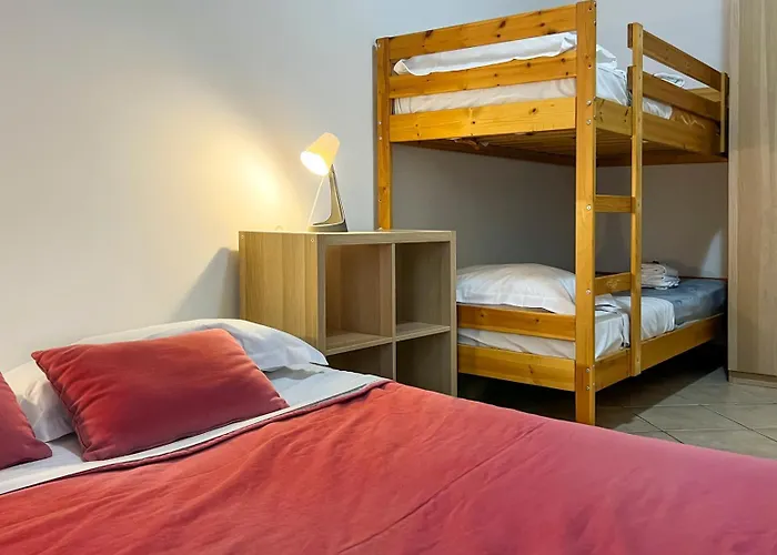 Spacious Near St Peter'S Church